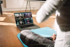 youtube-clases-de-yoga-online-1024x683